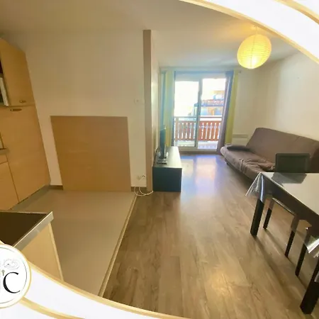 Apartment T2 Ski, Heated Pool, Hammam